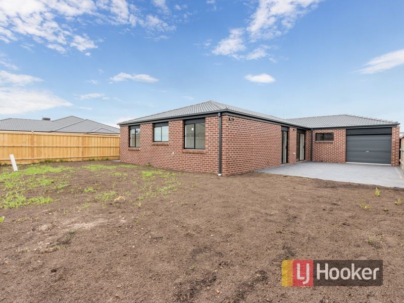 55 Mickleham Drive, Cranbourne North VIC 3977