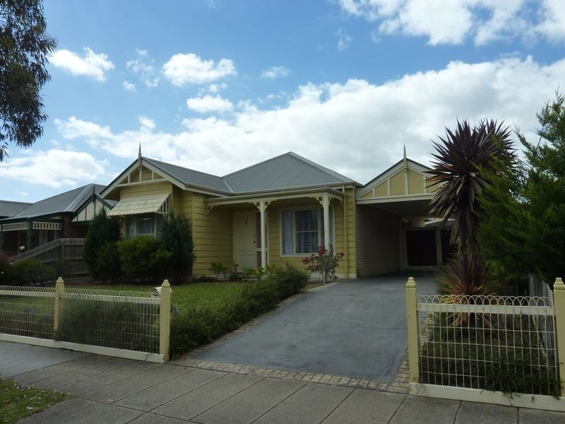 10 Cato Parkway, Lynbrook VIC 3975