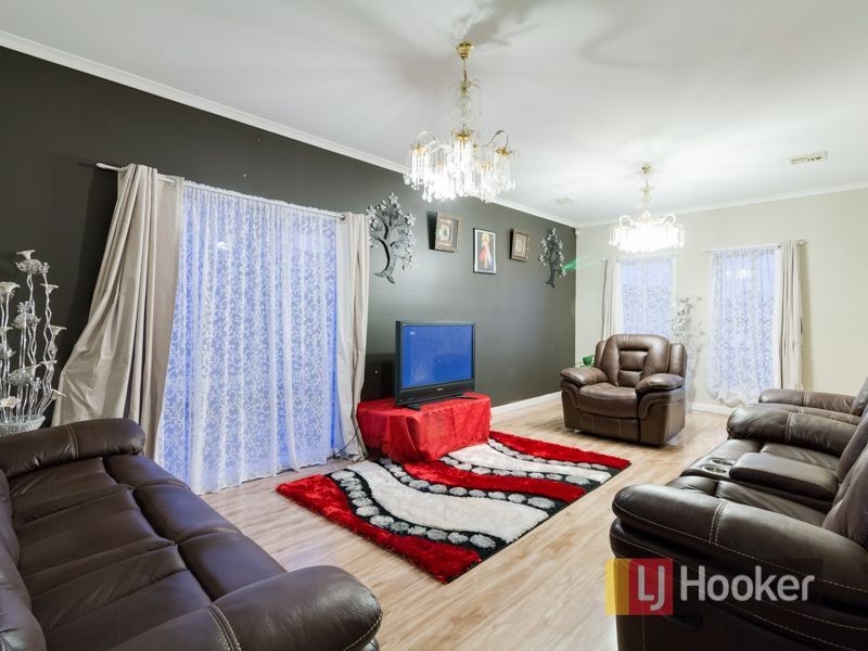 16 Bounty Way, Berwick VIC 3806