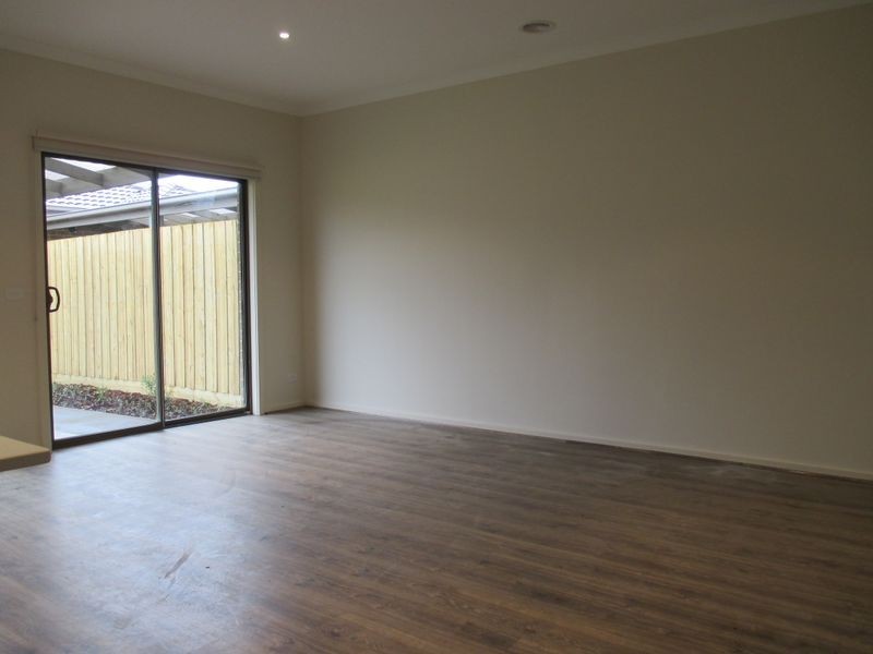 75 Fiorelli Boulevard, Cranbourne East VIC 3977