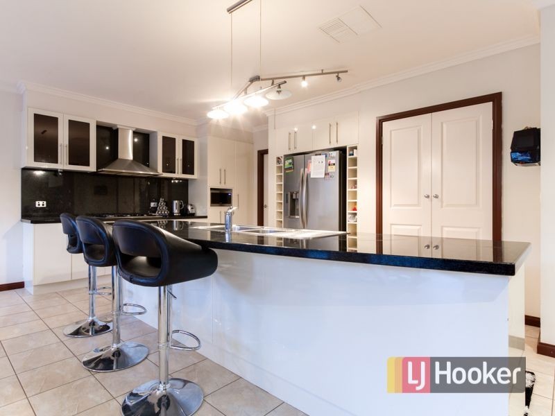 2 Caversham Terrace, Lynbrook VIC 3975