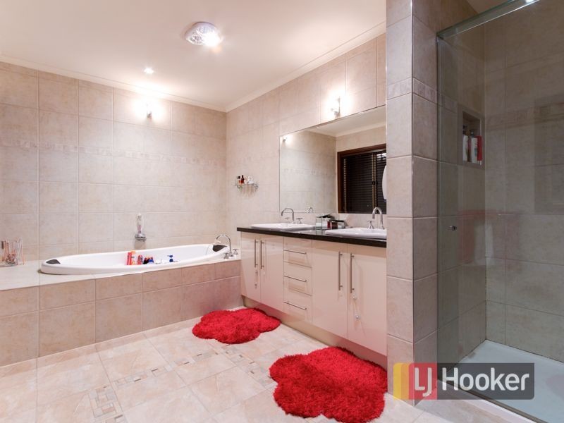 2 Caversham Terrace, Lynbrook VIC 3975