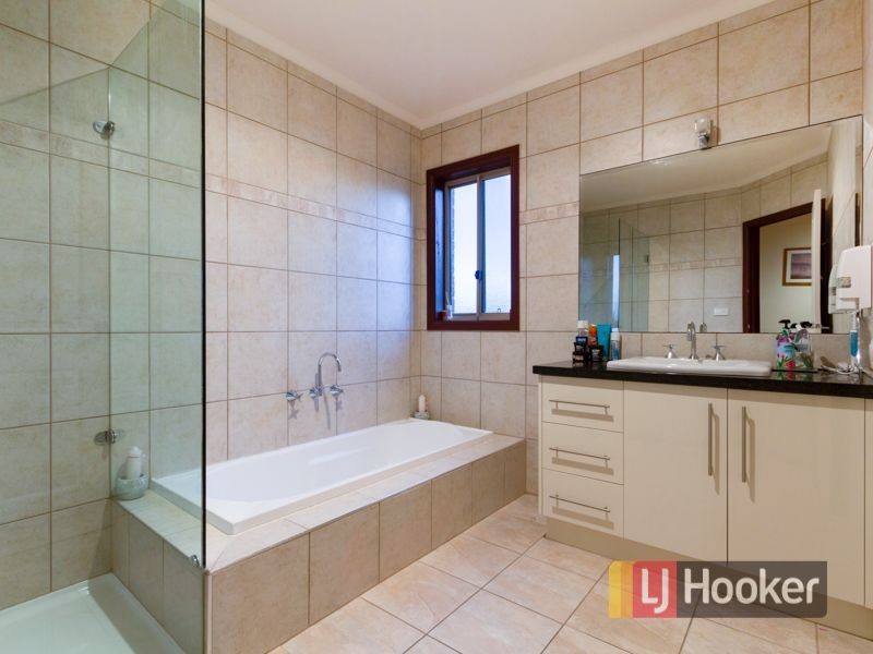 2 Caversham Terrace, Lynbrook VIC 3975