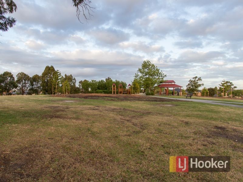 2 Caversham Terrace, Lynbrook VIC 3975