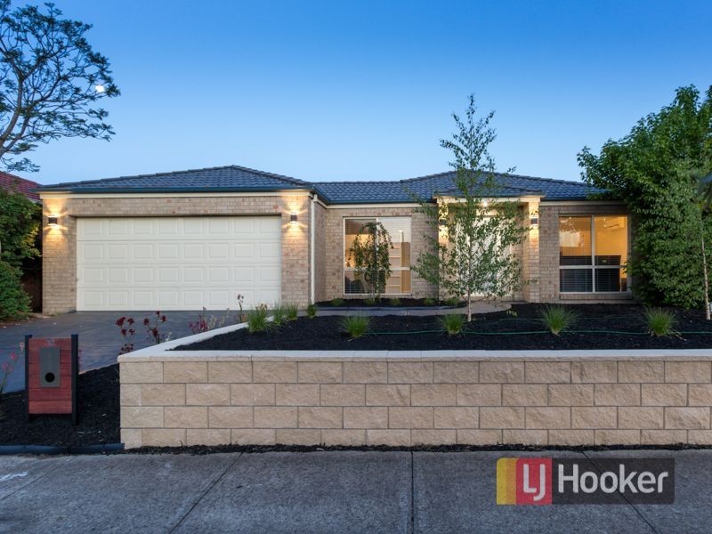 12 Bernborough Avenue, Cranbourne West VIC 3977