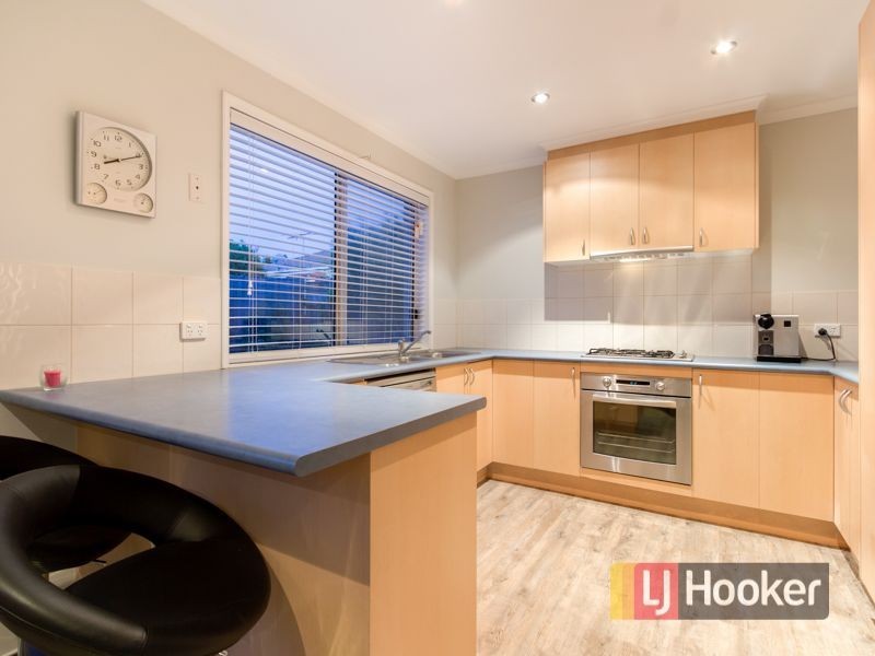 12 Bernborough Avenue, Cranbourne West VIC 3977