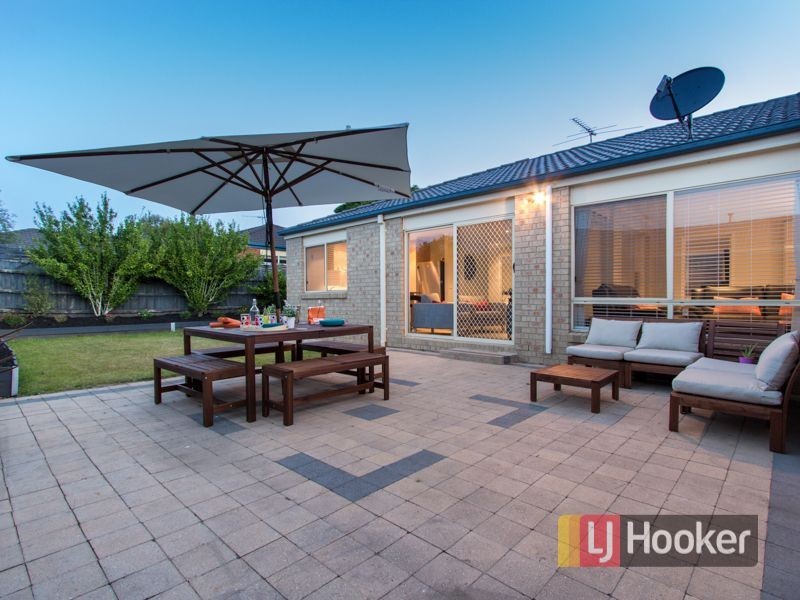 12 Bernborough Avenue, Cranbourne West VIC 3977