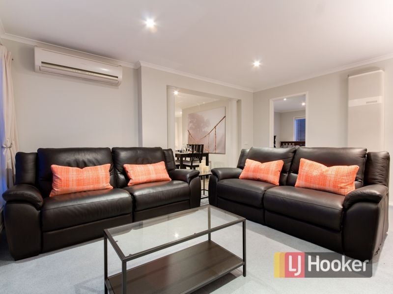 12 Bernborough Avenue, Cranbourne West VIC 3977