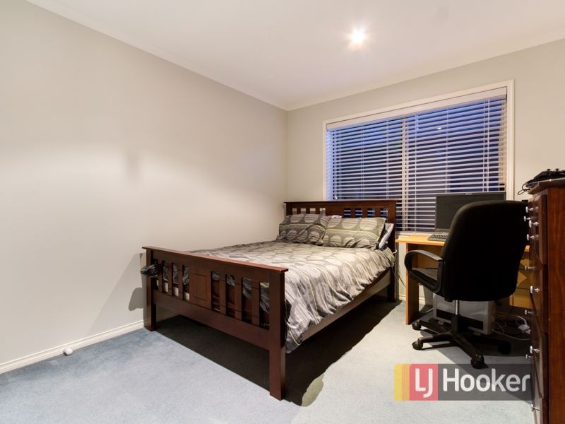 12 Bernborough Avenue, Cranbourne West VIC 3977