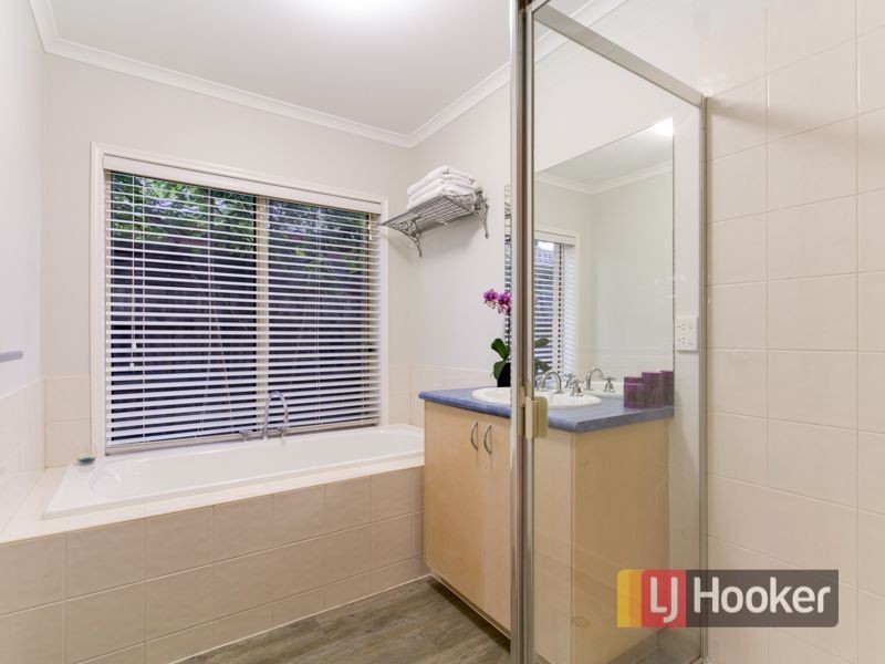 12 Bernborough Avenue, Cranbourne West VIC 3977