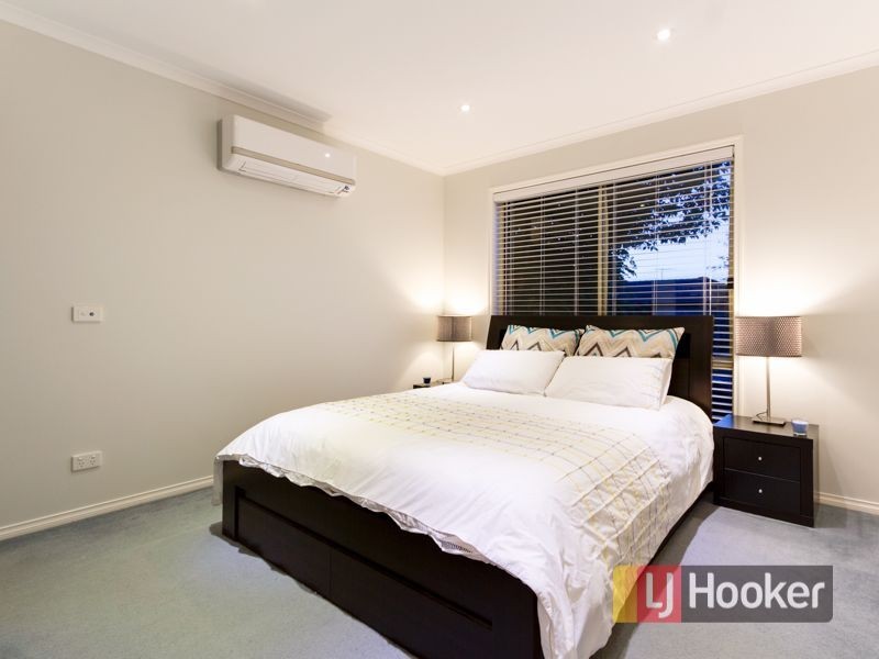 12 Bernborough Avenue, Cranbourne West VIC 3977