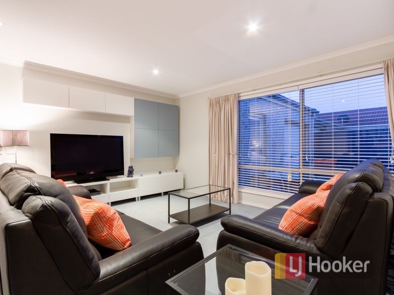 12 Bernborough Avenue, Cranbourne West VIC 3977