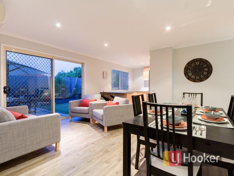 12 Bernborough Avenue, Cranbourne West VIC 3977