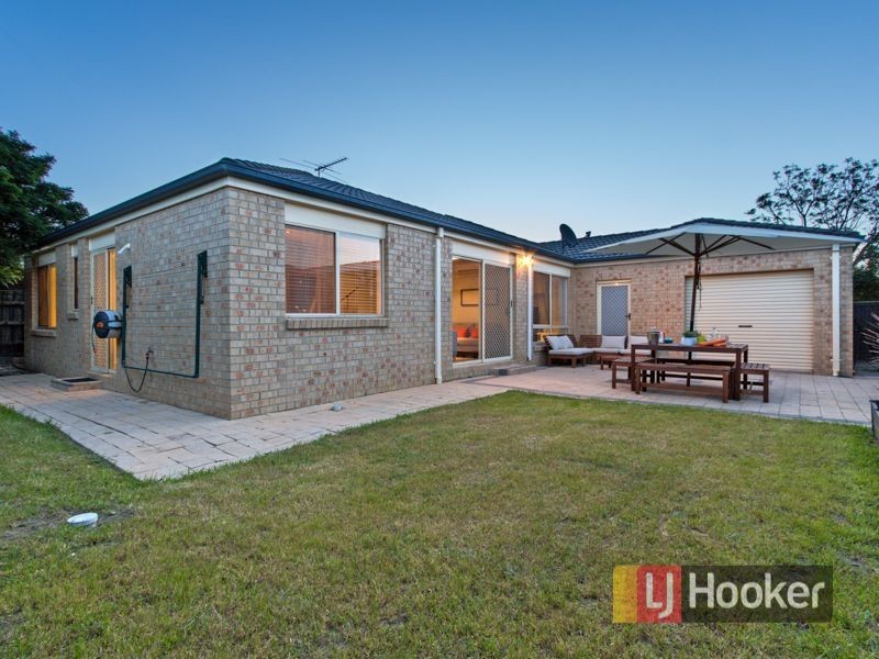 12 Bernborough Avenue, Cranbourne West VIC 3977