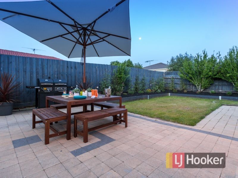 12 Bernborough Avenue, Cranbourne West VIC 3977