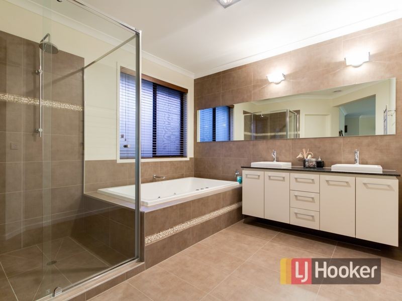 9 Duce Street, Cranbourne East VIC 3977