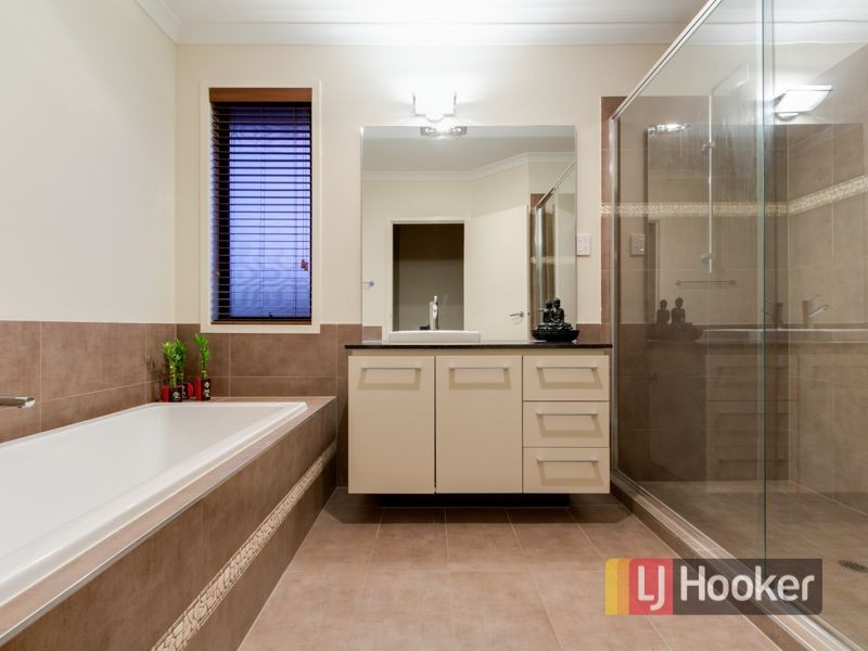 9 Duce Street, Cranbourne East VIC 3977
