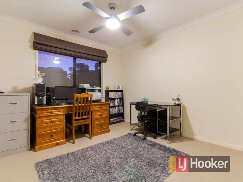9 Duce Street, Cranbourne East VIC 3977