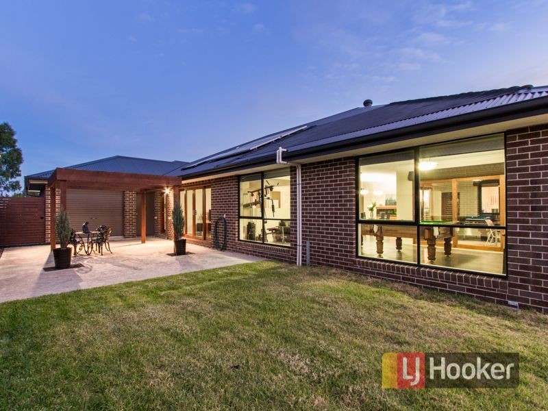 9 Duce Street, Cranbourne East VIC 3977