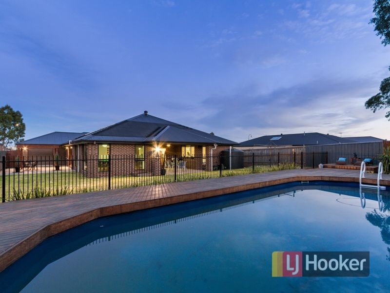 9 Duce Street, Cranbourne East VIC 3977
