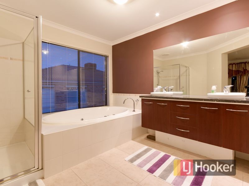 9 Redleaf Close, Hampton Park VIC 3976