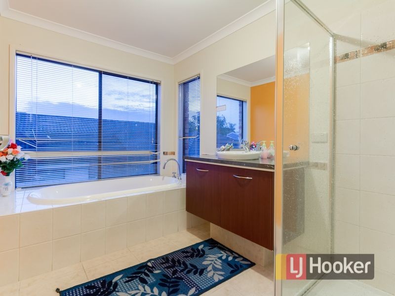 9 Redleaf Close, Hampton Park VIC 3976