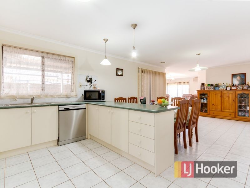 15 Chisholm Crescent, Narre Warren South VIC 3805