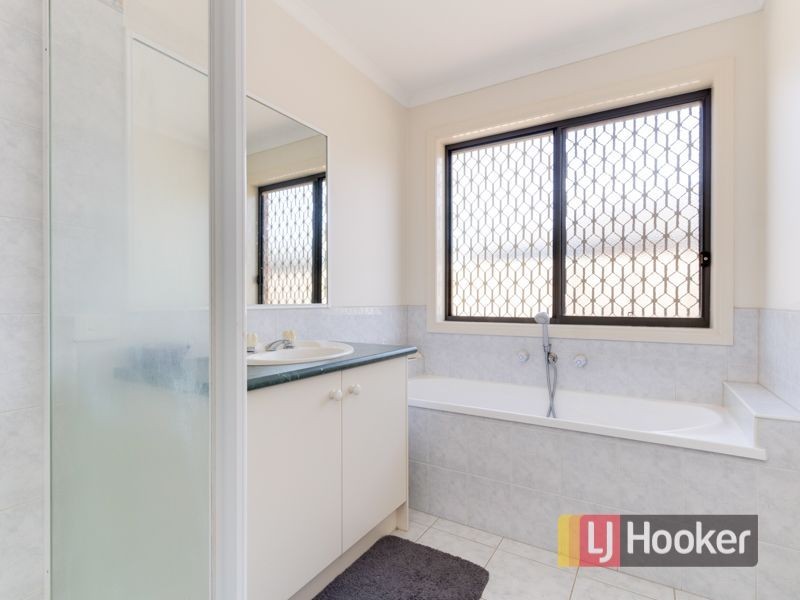 15 Chisholm Crescent, Narre Warren South VIC 3805