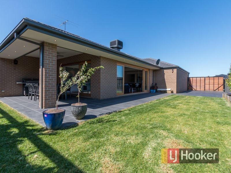 14 Perry Circuit, Cranbourne North VIC 3977