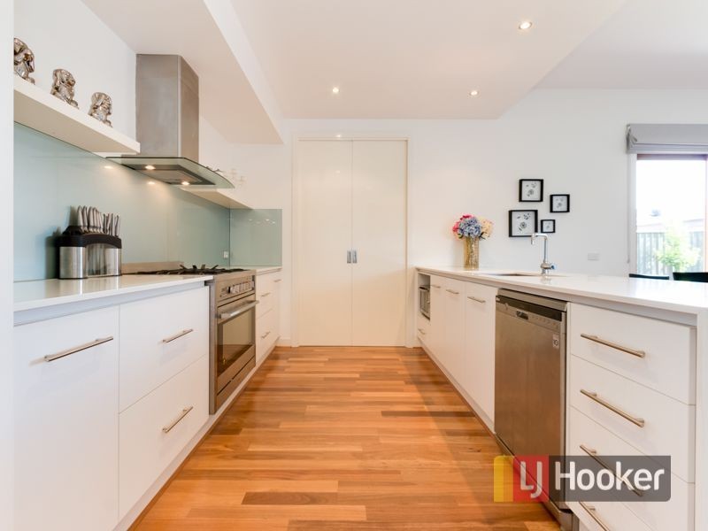 14 Perry Circuit, Cranbourne North VIC 3977