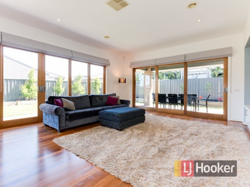 14 Perry Circuit, Cranbourne North VIC 3977