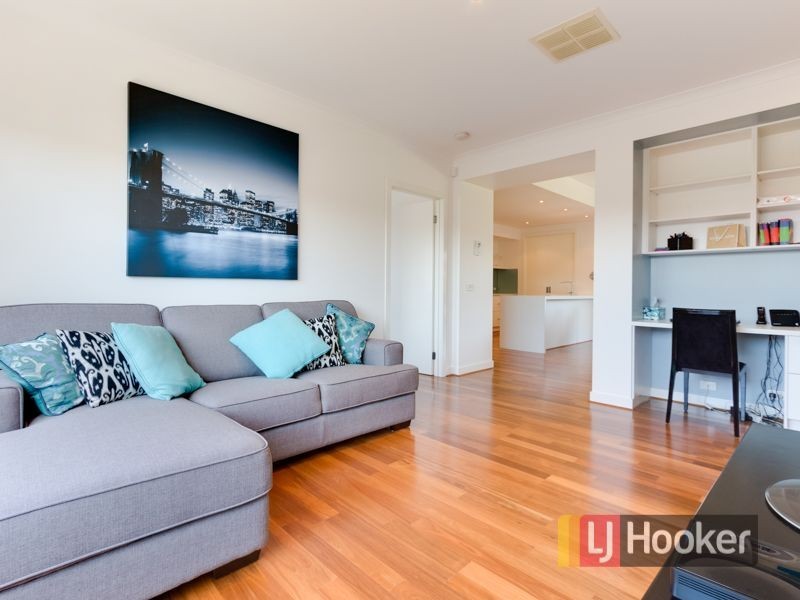 14 Perry Circuit, Cranbourne North VIC 3977