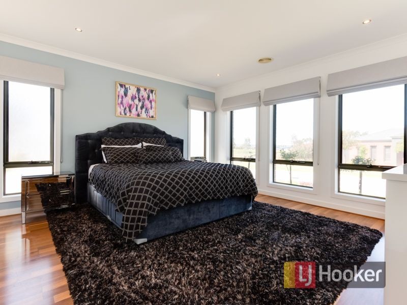 14 Perry Circuit, Cranbourne North VIC 3977