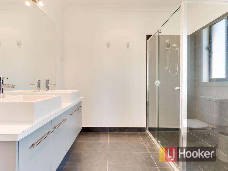 14 Perry Circuit, Cranbourne North VIC 3977