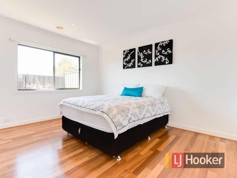 14 Perry Circuit, Cranbourne North VIC 3977