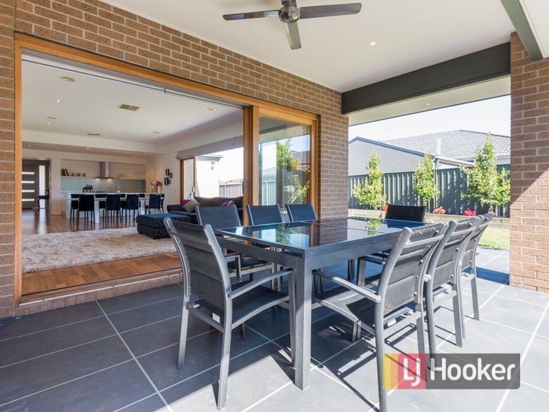14 Perry Circuit, Cranbourne North VIC 3977