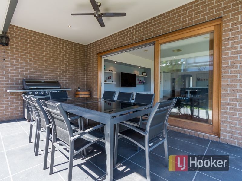 14 Perry Circuit, Cranbourne North VIC 3977