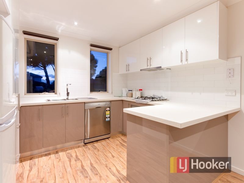 4 Chester Drive, Hampton Park VIC 3976