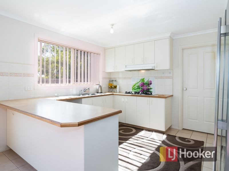 16 Naja Crescent, Hampton Park VIC 3976