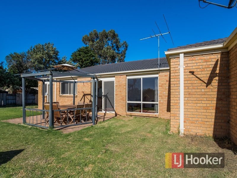 16 Naja Crescent, Hampton Park VIC 3976