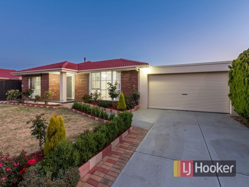 8 Princess Maria Place, Hampton Park VIC 3976