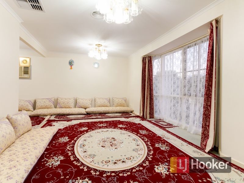 8 Princess Maria Place, Hampton Park VIC 3976