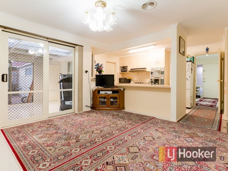 8 Princess Maria Place, Hampton Park VIC 3976