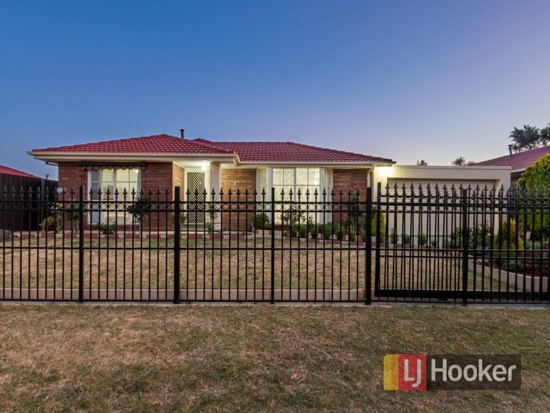 8 Princess Maria Place, Hampton Park VIC 3976