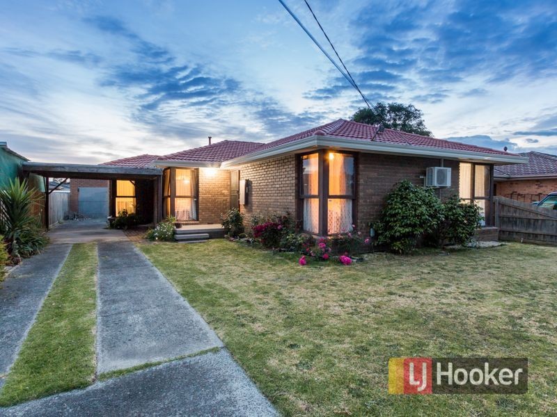 8 David Avenue, Cranbourne VIC 3977