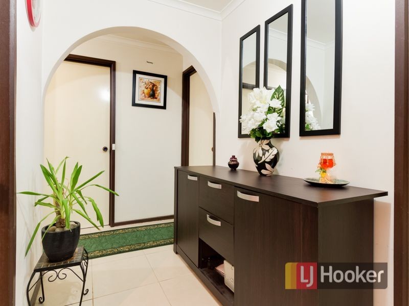 8 David Avenue, Cranbourne VIC 3977