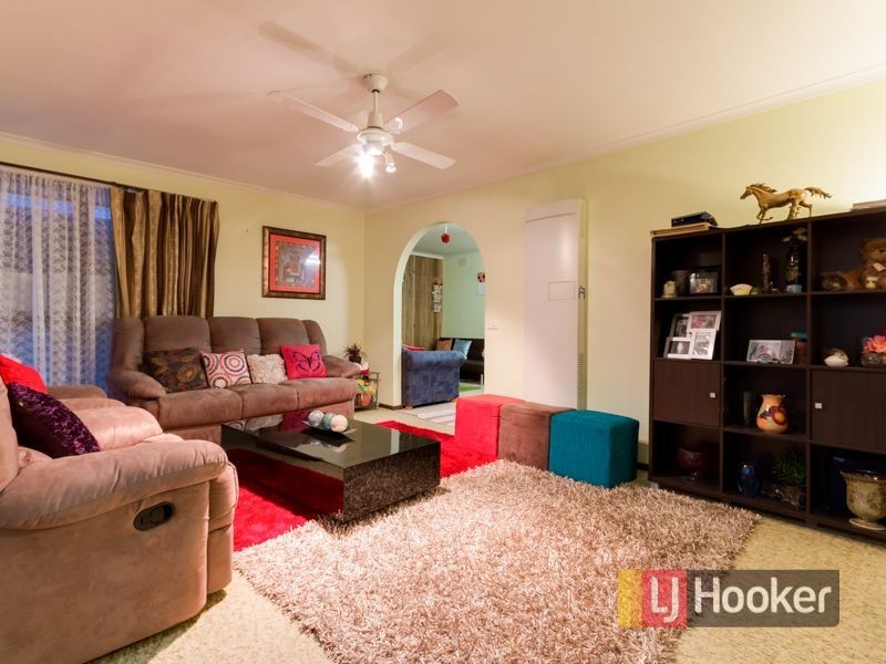 8 David Avenue, Cranbourne VIC 3977