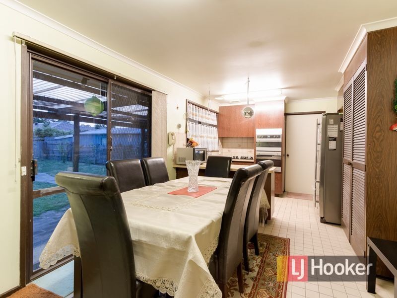 8 David Avenue, Cranbourne VIC 3977