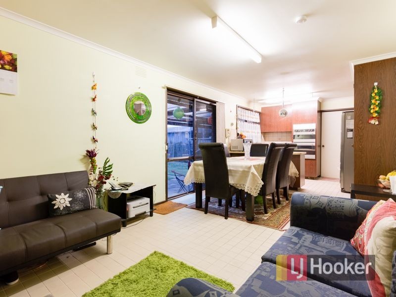 8 David Avenue, Cranbourne VIC 3977
