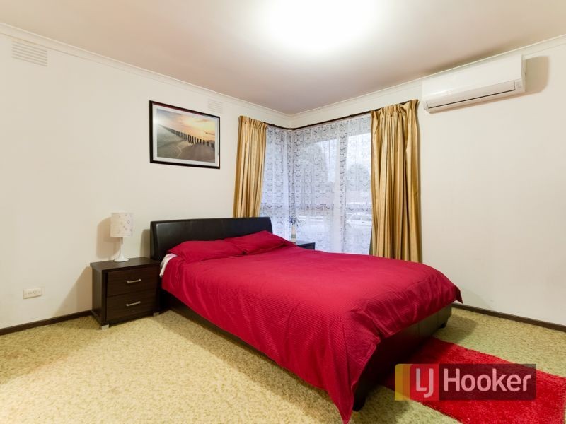 8 David Avenue, Cranbourne VIC 3977